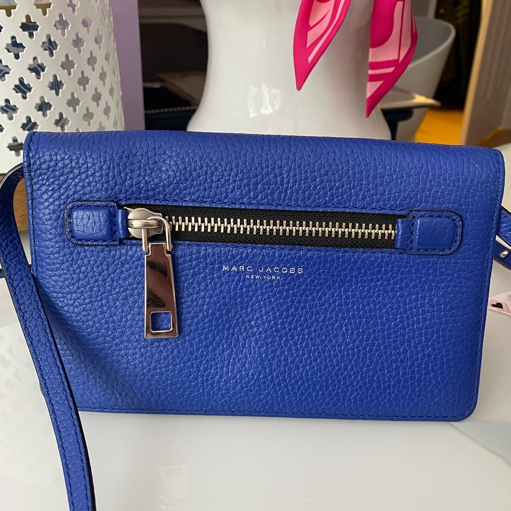 Marc Jacobs Gotham Pebbled Leather Crossbody Wallet Bag in Blue
